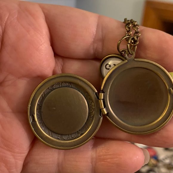Edgar Allan Poe Locket - Picture 2 of 2